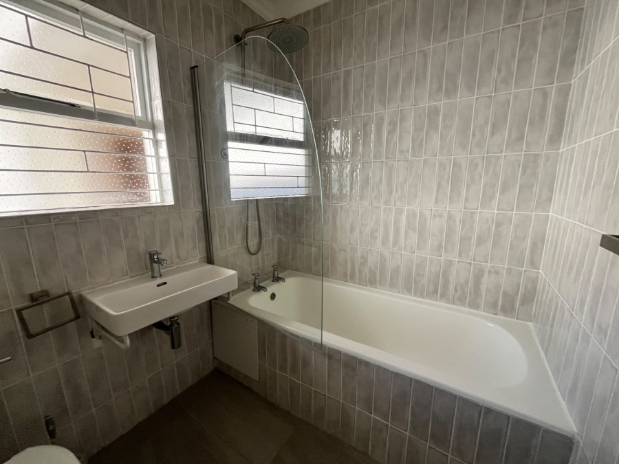 2 Bedroom Property for Sale in Sea Point Western Cape